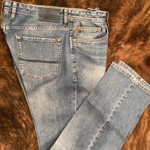 Tommy Bahama like new men’s jeans